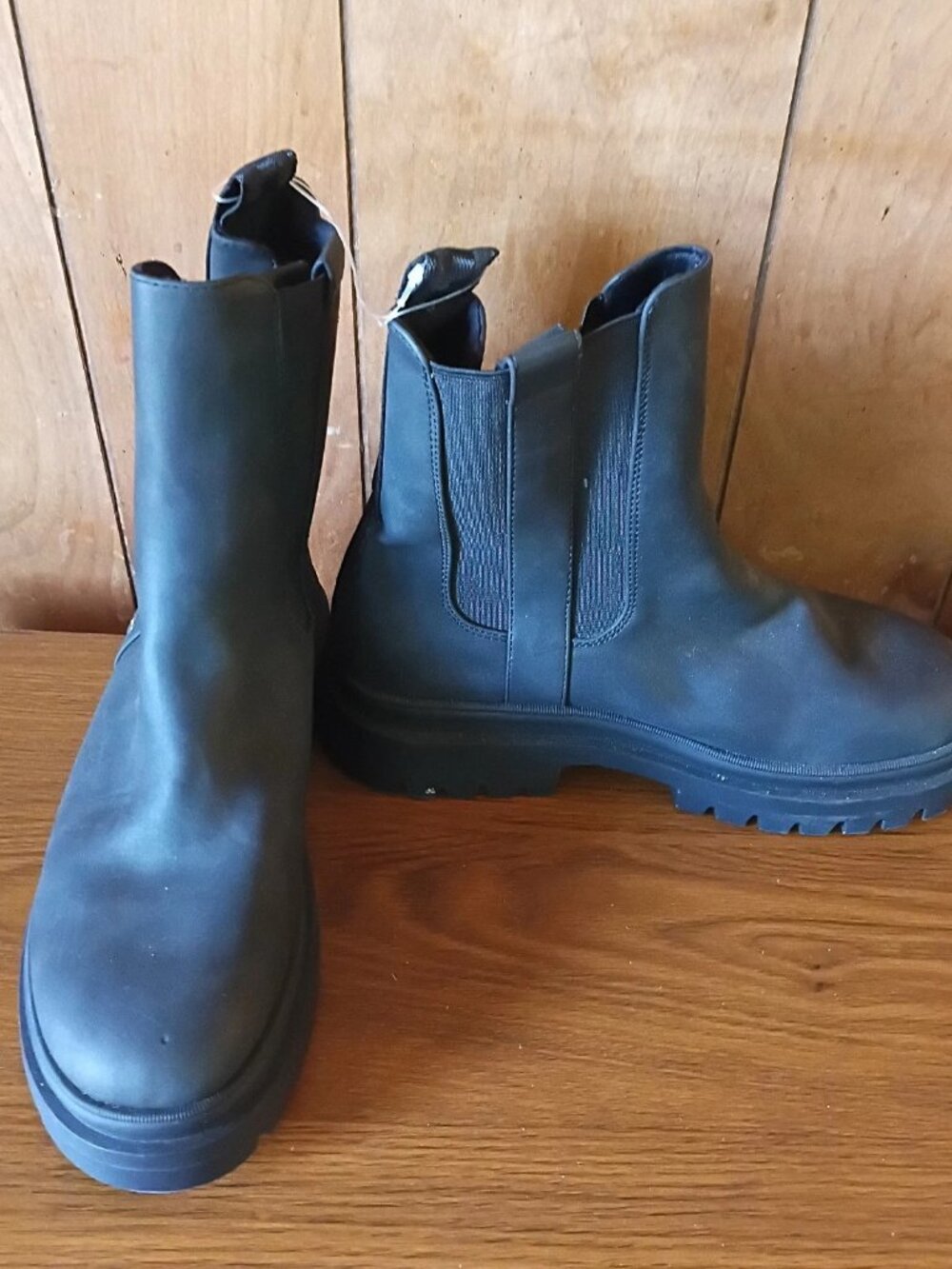 Rocket Dog Black Chelsea Boots – Women's Size 10 – Great Pre-Owned Condition